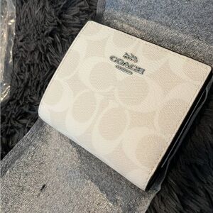 Coach Ivory Signature Wallet
